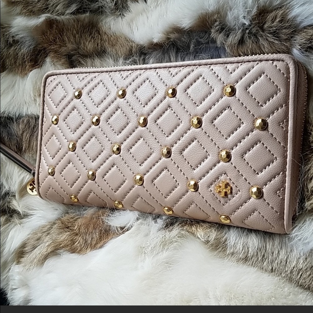 Tory Burch Fleming Stud Zip Wallet